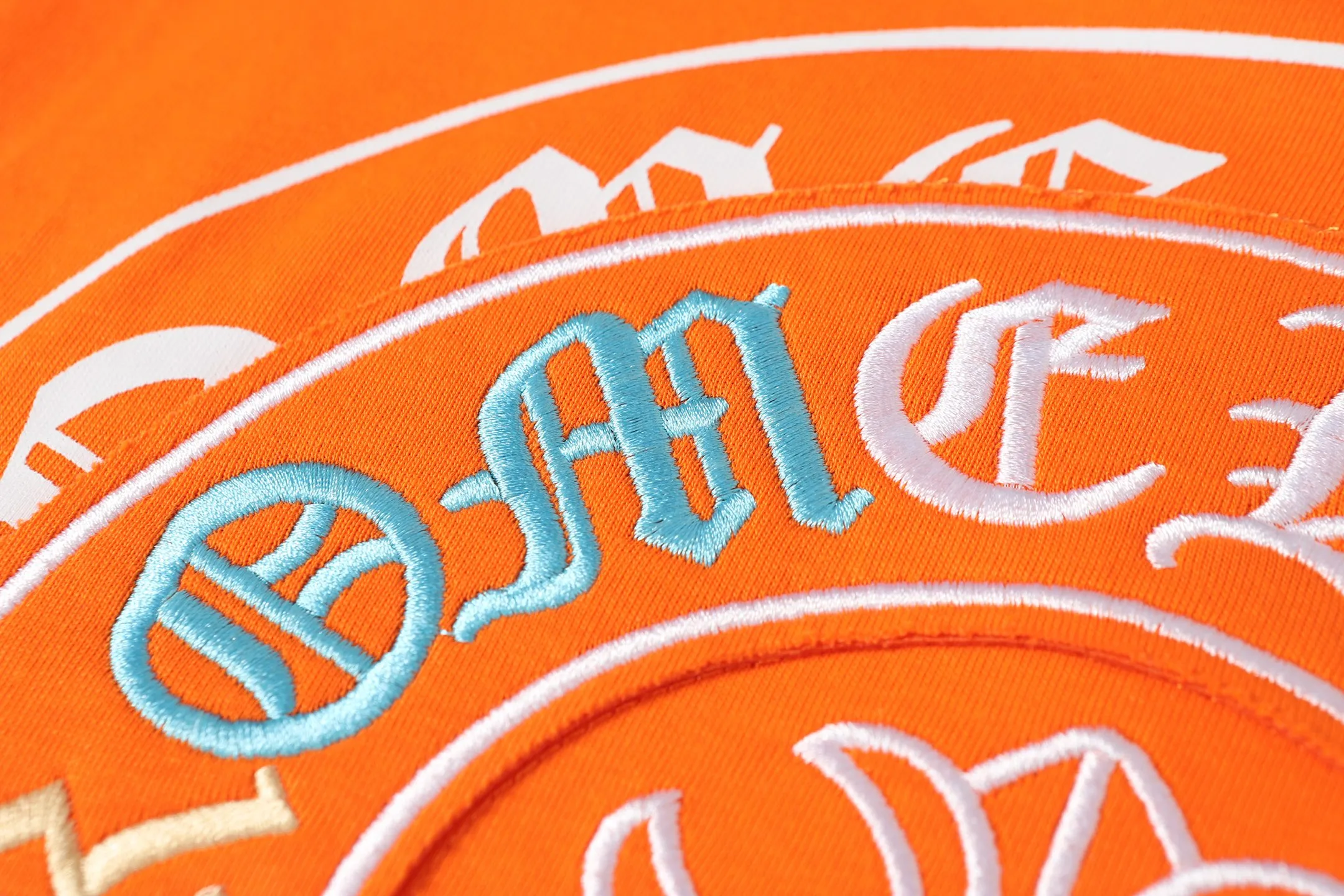 P180 Chrome Hearts CH Chrome Hearts Heavy Industry Horseshoe Sanskrit appliqué embroidered short-sleeved T-shirt Use imported Tajima machine embroidery Correctly configured Black 2025 Chrome Hearts nylon bag authentic packaging 260 grams of custom-dyed double-yarn cotton Large version Loose and stylish Differentiated from low version slim and long version The upper body pulls the hips 100% commitment: top quality Do not make fast food The highest version on the market Top quality - different from the ordinary versions in the market If you care about quality You must also respect the price. Absolutely zero after-sales service. The return rate so far is 0. It’s hard not to love the style. - 260g custom-dyed double yarn fabric. - Correct high-density main mark, washed tag, hand-sewn.